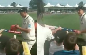 Trent Boult spotted giving an autograph on onion in the Christchurch Test